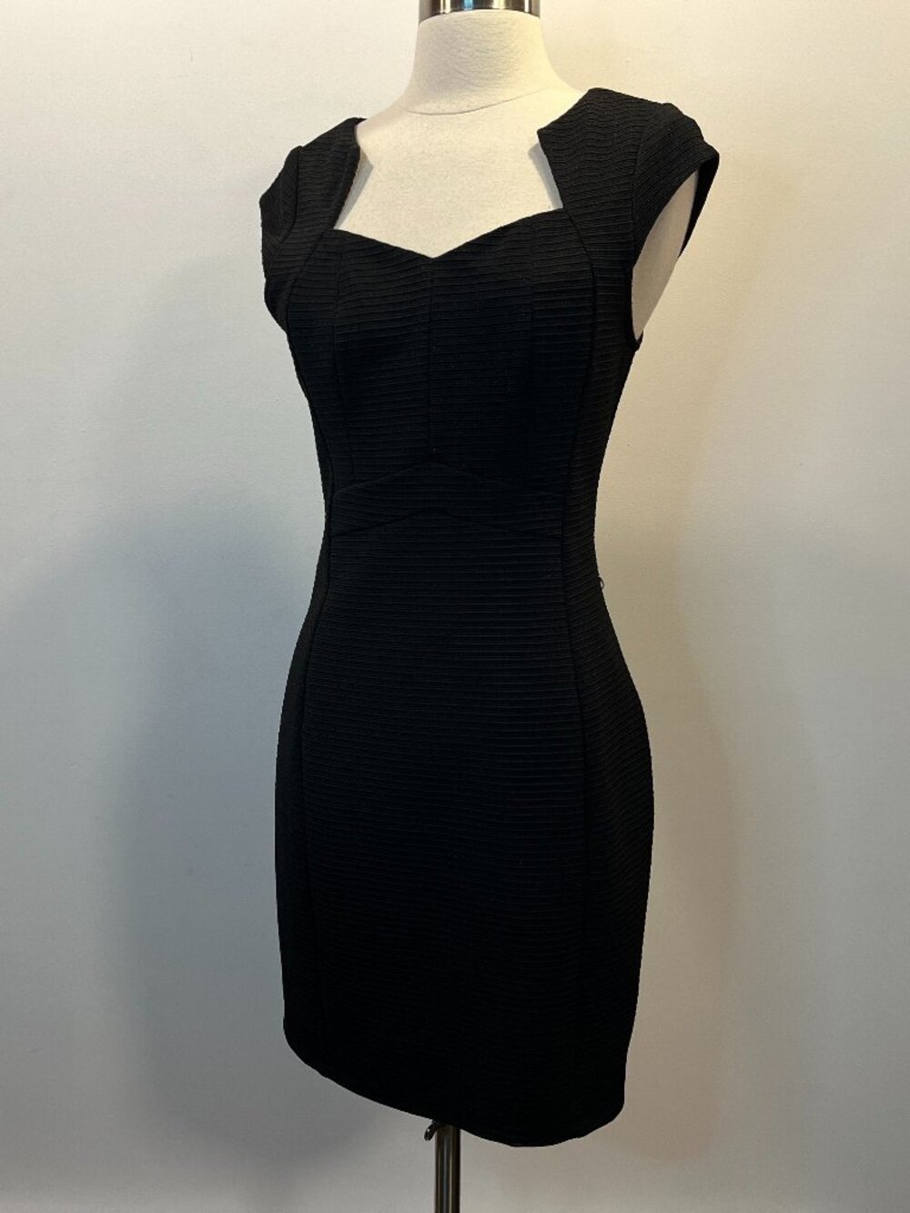 Nikibiki Black Textured Fitted Silhouette Dress – Size Medium